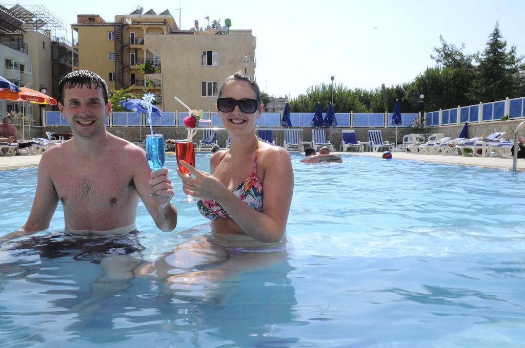 Altinbas Apart Hotel 쿠사다시 객실 사진